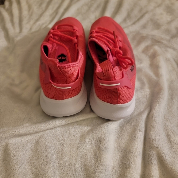 Running shoes - Picture 3 of 6